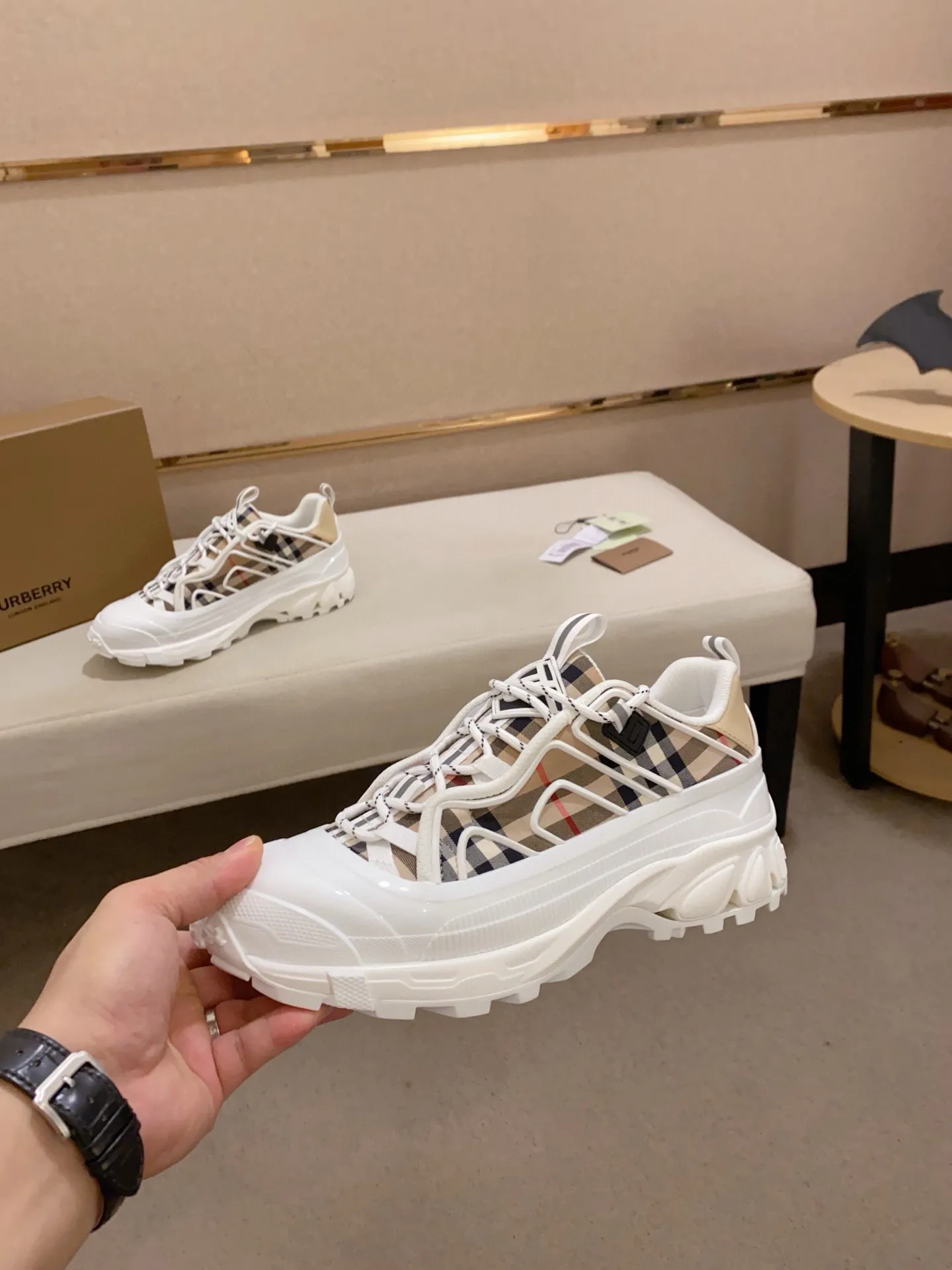 Men's shoes 💰: 680💰🇮🇹🇮🇹BURBERRY top purchasing agents are available simultaneously at the counter. 🔍🔍Synchronized sales. Positive code number: 38-46. Italian imported cowhide, fully imported sheepskin lining, sole: original sole provided by the original factory, exclusive movable molded sole, super comfortable, original factory follow-up goods, 🔍🔍high quality, you can enter and exit the counter at will, welcome to compare